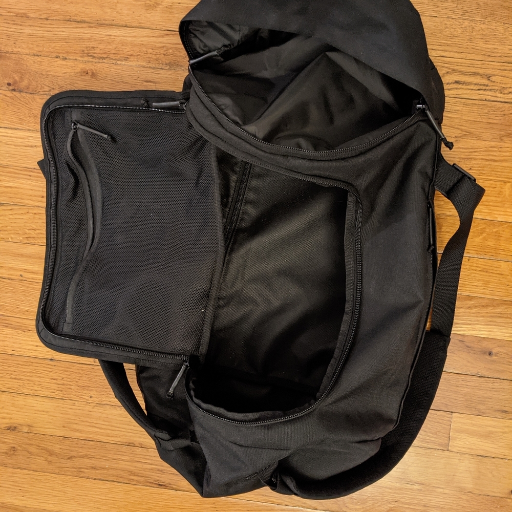 Everlane "The Mover Pack"